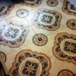 керамическая плитка на полу в прихожей