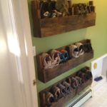 Деревянные полки для обуви в коридор.