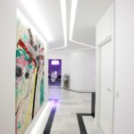 длинный белый коридор