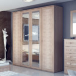 зеркальная певерхность деревянного шкафв
