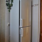 холодильник у стены